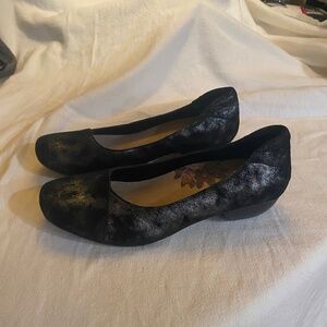 Taos women’s Debut Slip-on Leather Loafers